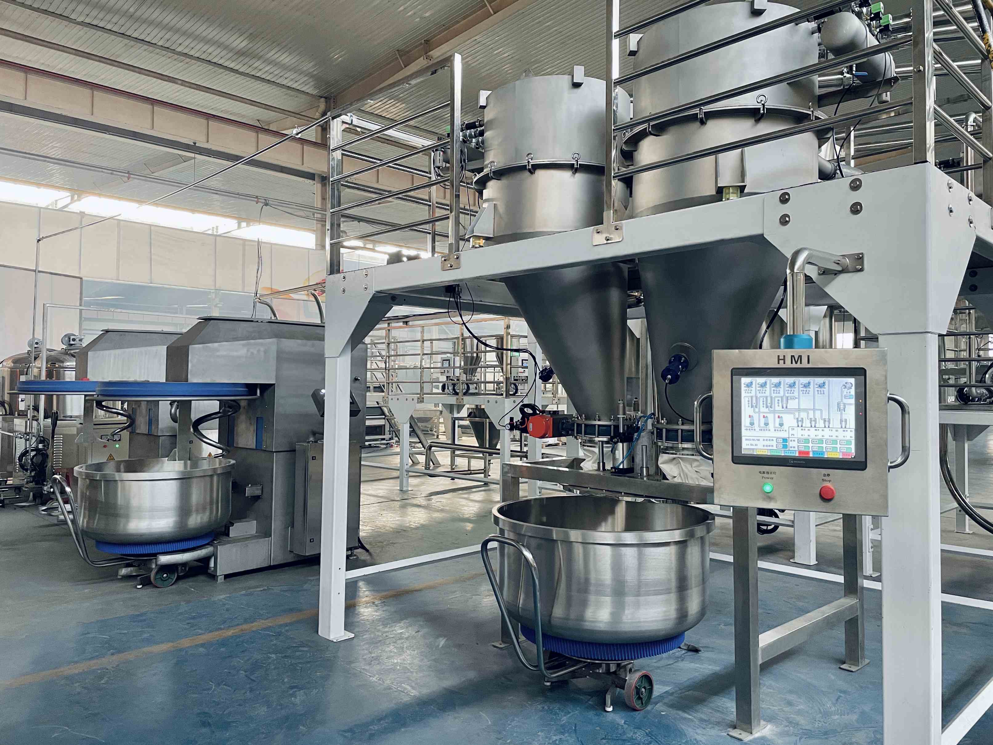 Système de silo à farine pour chaîne de production de biscuits, système de dosage automatique